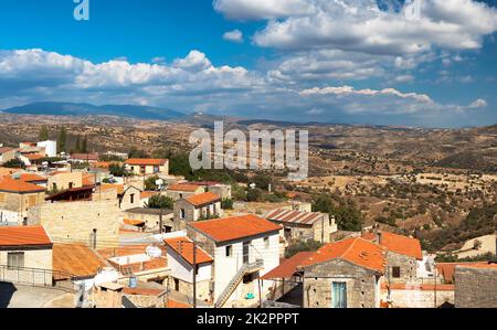 Blick von oben auf das Dorf Dora. Bezirk Limassol, Zypern Stockfoto