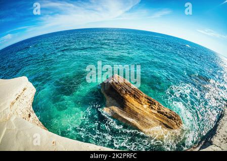 Blick auf die Küste von Agios Georgios Alamanou. Bezirk Limassol, Zypern Stockfoto