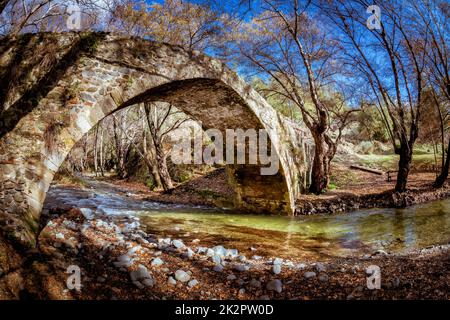 Kelefos-Brücke (Tzelefos), die berühmteste der noch erhaltenen mittelalterlichen venezianischen Brücken in Zypern Stockfoto