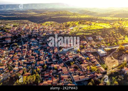 Luftaufnahme von lofou Dorf. Limassol District, Zypern Stockfoto