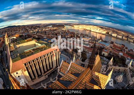 Budapest und die Donau aus der Sicht des Matthias-Kirchturms. Budapest, Ungarn Stockfoto