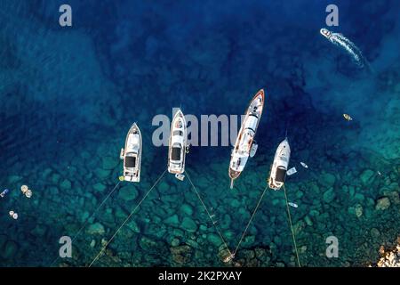 Overhead von Yachten im Mittelmeer Stockfoto