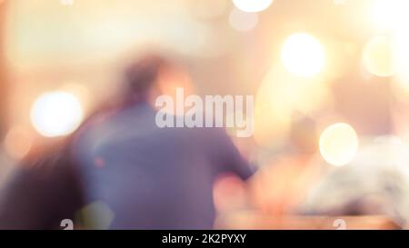Unschärfe-abstrakte Weichzeichnen-Fotografie für den Hintergrund der Gruppe von Menschen Im Club oder Cafe Stockfoto