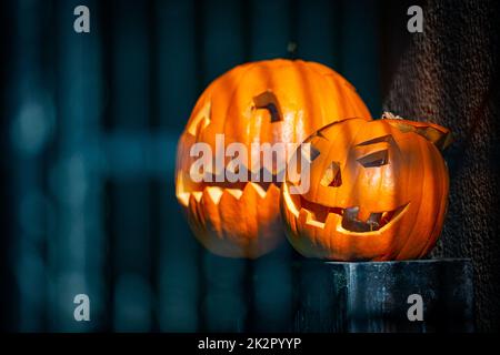 Zwei Kürbisse für die Halloween-Feier Stockfoto