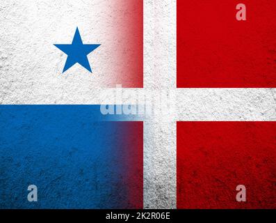Das Königreich Dänemark Nationalflagge mit der Republik Panama Nationalflagge. Grunge Hintergrund Stockfoto