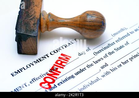 Arbeitsvertrag bestätigen Stockfoto