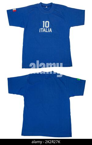 Blaues T-Shirt für Kinder. Fußball oder Poloshirt mit der Inschrift italia und der Nummer zehn. Isoliert auf weißem Hintergrund. Sommermode-Kinder. Vorder- und Rückansicht. Stockfoto