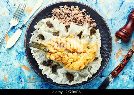 Leckerer gebratener Seebarschfisch. Stockfoto