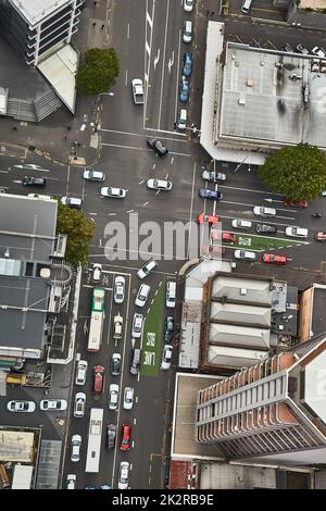 Stadtverkehr von oben Stockfoto