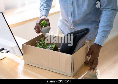 Kündigen Sie Die Tätigkeit, Oder Kündigen Sie Den Mitarbeiter, Der Auszieht Stockfoto