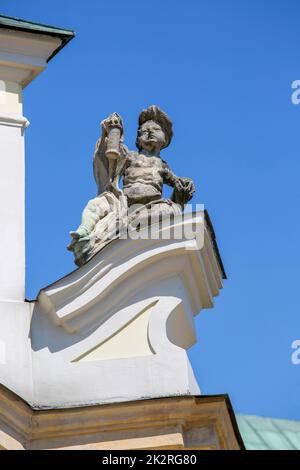 Barocke Kirche des Erzengels Michael aus dem 17.. Jahrhundert, Statue auf der Spitze, Sandomierz, Polen Stockfoto