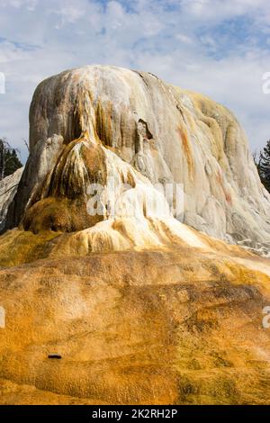 Orange Spring Mound im Yellowstone National Park. Stockfoto