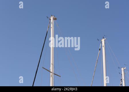 Schiffe, die im Hafen von Puerto de Mogan festgemacht wurden Stockfoto