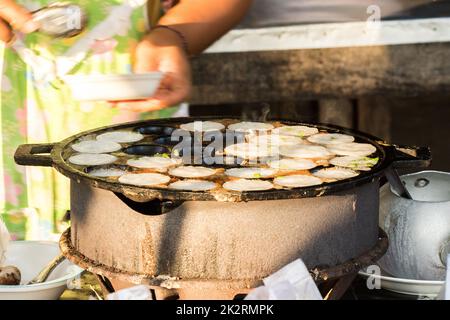 Art thailändisches Süßfleisch auf dem Herd Stockfoto