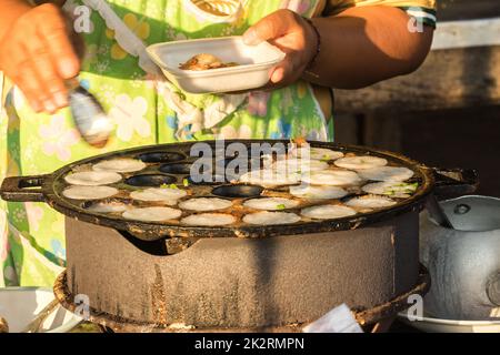 Art thailändisches Süßfleisch auf dem Herd Stockfoto