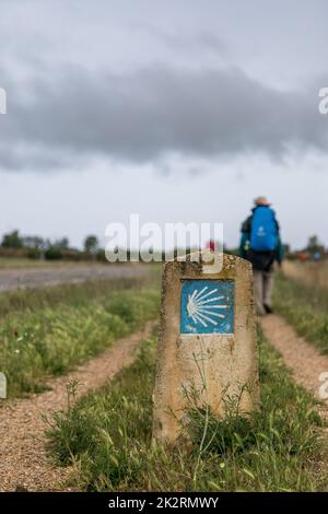 Camino Way Marker, Revenga de Campos, Kastilien und Leon, Spanien. Von Camino nach Santiago de Compostela Stockfoto