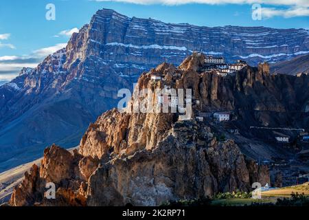 Dhankar Kloster thront auf einer Klippe im Himalaya, Indien Stockfoto