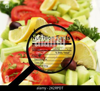 Nährwertangaben auf frischem Salat Stockfoto