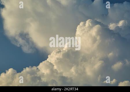 Wolken am Himmel vor Sturm Stockfoto