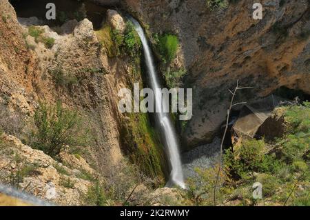 Blick auf den Wasserfall Tanur, im Ayun Stream Nature Reserve, Obergaliläa, Nord-Israel Stockfoto