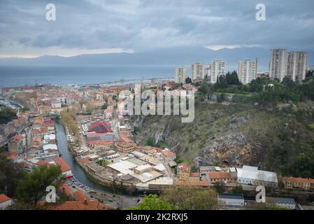 Blick auf Rijeka und die Adriaküste vom Schloss Trsat Stockfoto