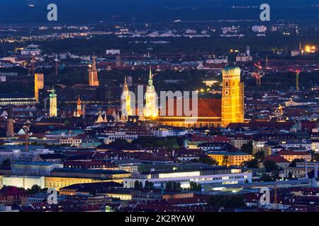 Nacht-Luftbild von München, Deutschland Stockfoto