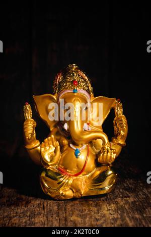 Ganesha Statue auf Weiß Stockfoto