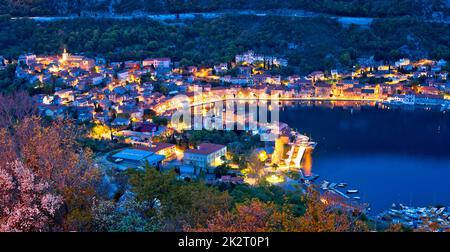 Abendliches Panorama der Stadt Bakar in der Kvarner Bay Area Stockfoto