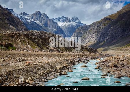 Chandra Fluß in Lahaul Valley im Himalaya Stockfoto