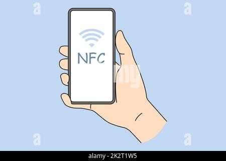 Person, die ein Mobiltelefon mit NFC auf dem Bildschirm hält Stockfoto