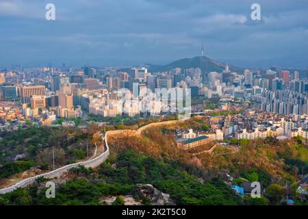 Skyline Sonnenuntergang in Seoul, Südkorea. Stockfoto
