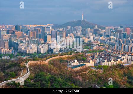Skyline Sonnenuntergang in Seoul, Südkorea. Stockfoto