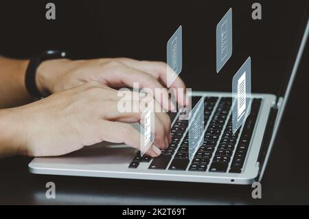 Mann mit Laptop-Computer Dokumentenmanagement und digitale Storage-System Bildschirm virtuellen Bildschirm Konzept Geschäft. Stockfoto