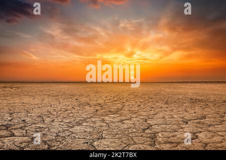 Rissige Erde Boden Sonnenuntergang Landschaft Stockfoto