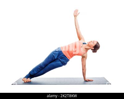 Frau tut Yoga Asana Vasisthasana Stockfoto