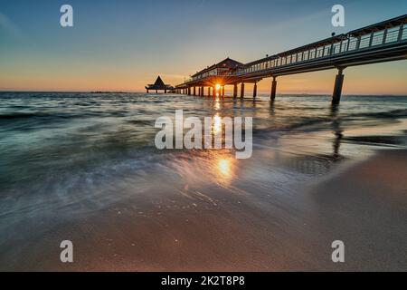 Touristenattraktion Pier von Heringsdorf auf der Insel Usedom an der ostsee am Morgen Stockfoto