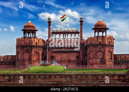 Red Fort Lal Qila mit indischen Flagge. Delhi, Indien Stockfoto