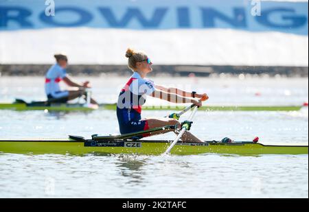 Racice, Tschechische Republik. 22. September 2022. Die Tschechische Lenka Antosova tritt am 23. September 2022 in Racice, Tschechien, beim Halbfinale der Frauen-Schädel am 6. Tag der Ruderweltmeisterschaften 2022 im Elbe Arena Racice an. Kredit: Jan Stastny/CTK Foto/Alamy Live Nachrichten Stockfoto