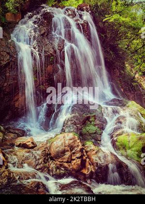 Tien Sa Wasserfall in Vietnam Stockfoto