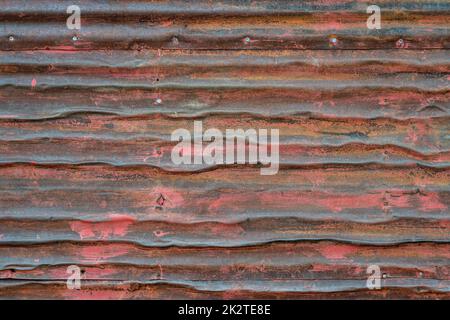 Alte, rostige, gewellte Metallstruktur Stockfoto