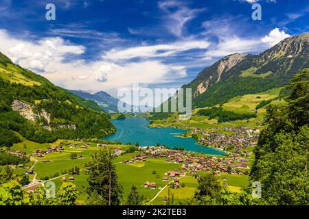 Dorf in der Nähe des Lungerner Sees, Lungerersee, Obwalden, Schweiz Stockfoto