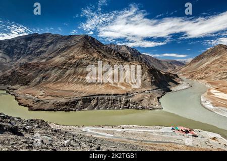 Zusammenfluss von Indus und Flüsse Zanskar, Ladakh Stockfoto