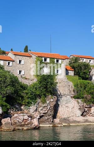 Berühmtes architektonisches Denkmal des Inselresorts St. Stephen St. Stephen in der Adria, Montenegro. Der Begriff der Erholung auf See. Stockfoto