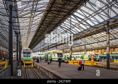 Helsinki, Finnland - 3. September 2019: Bahnsteige des Helsingin paarautatieasema (HEC), des Hauptbahnhofs Stockfoto