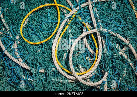 Fischernetze und -Seile Stockfoto