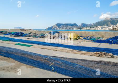 Blick vom Fischereihafen der mediterranen Stadt Calpe, Provinz Alicante, Gemeinschaft Valencia, Spanien Stockfoto