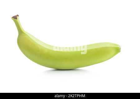 Unreife grüne Banane isoliert auf weißem Hintergrund. Stockfoto