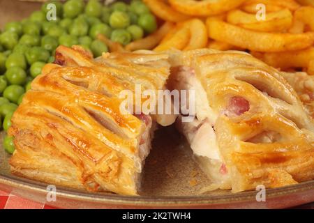 golden hausgemachte Hühnerkäse und Speck Gitter backen Stockfoto