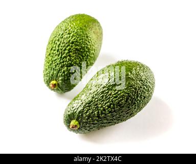 Zwei Avocados isoliert auf weißem Hintergrund Stockfoto