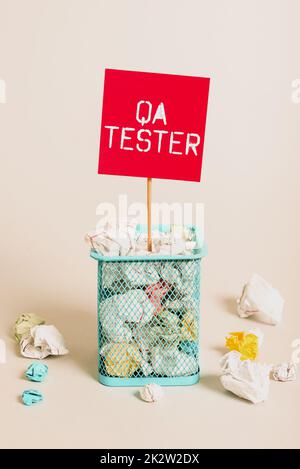 Schreiben mit Anzeige von Text QA Tester. Geschäftsidee Qualitätssicherung eines laufenden Projekts vor der Umsetzung -47800 Stockfoto